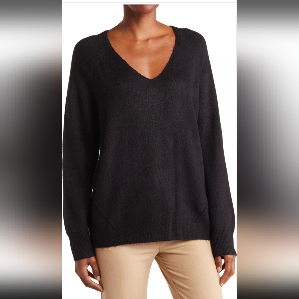 Vince Camuto Oversized Soft Back Long Sleeve V-Neck Sweater